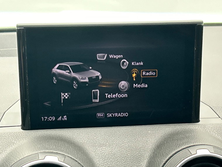 Vehicle Image 32