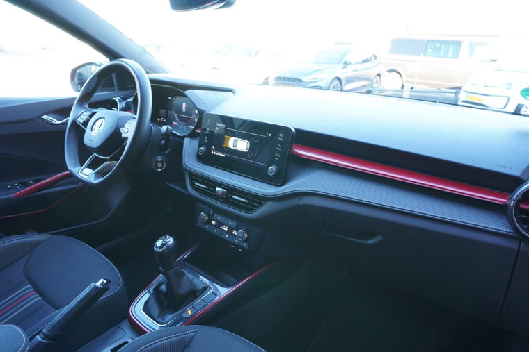 Vehicle Image 25