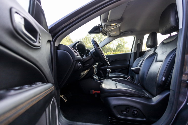 Vehicle Image 21