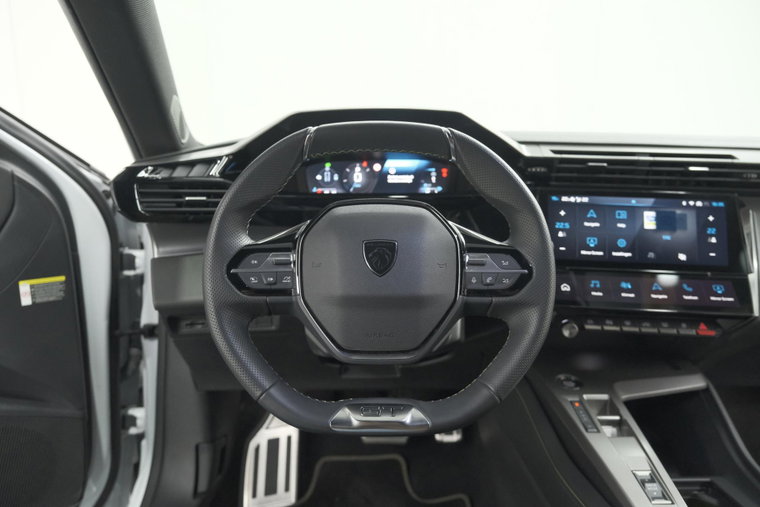 Vehicle Image 32