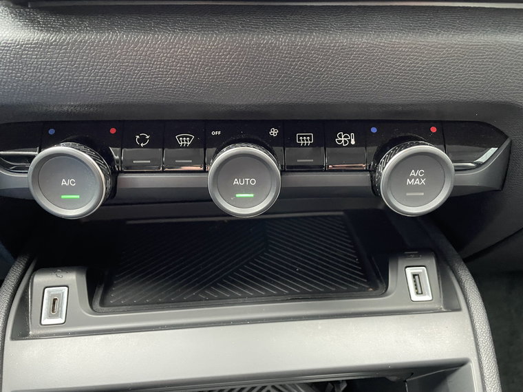 Vehicle Image 29