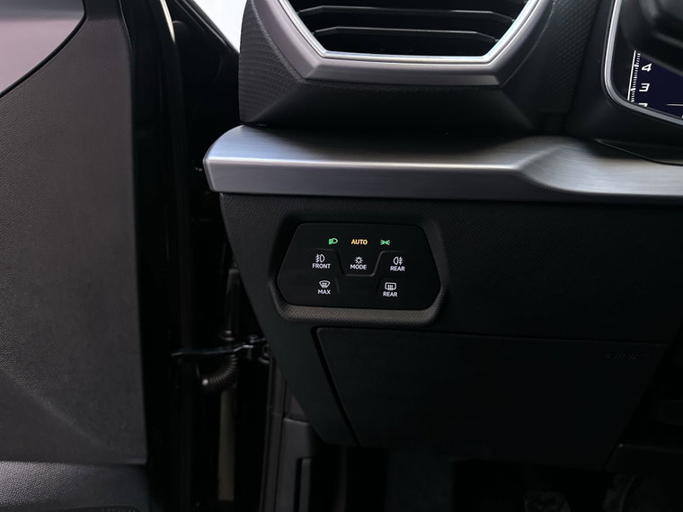 Vehicle Image 26