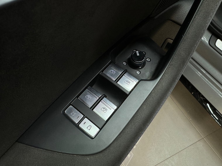 Vehicle Image 42