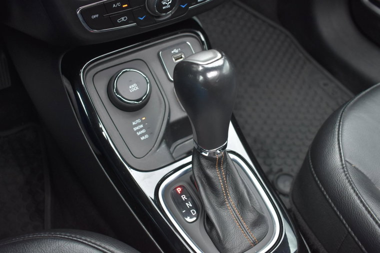 Vehicle Image 25