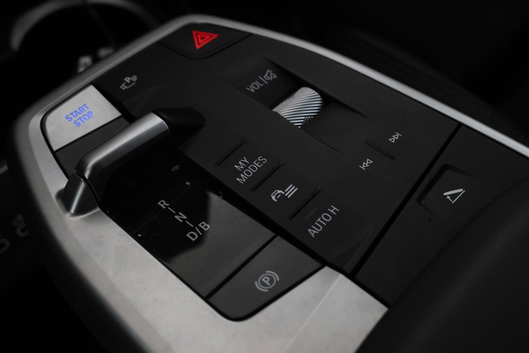 Vehicle Image 32