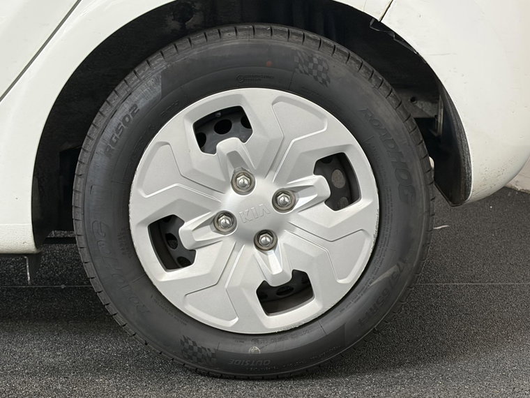 Vehicle Image 25