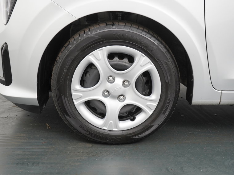 Vehicle Image 17