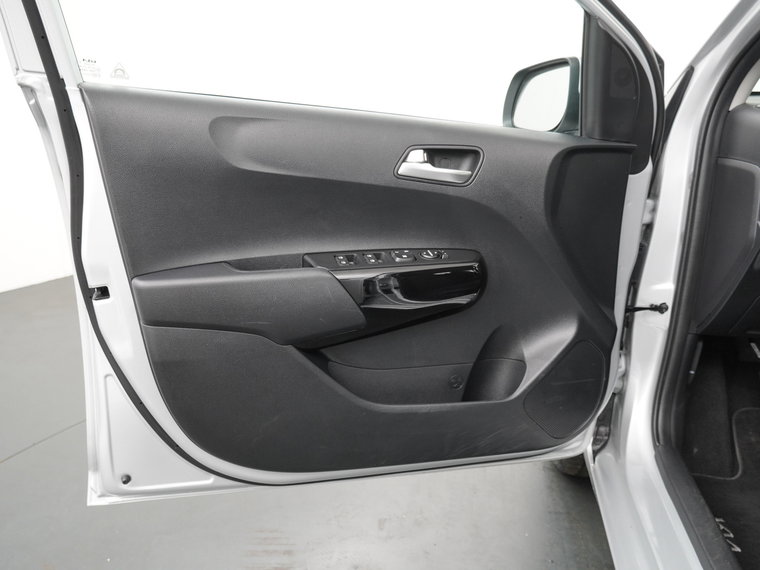 Vehicle Image 23