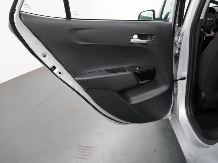 Vehicle Image 38