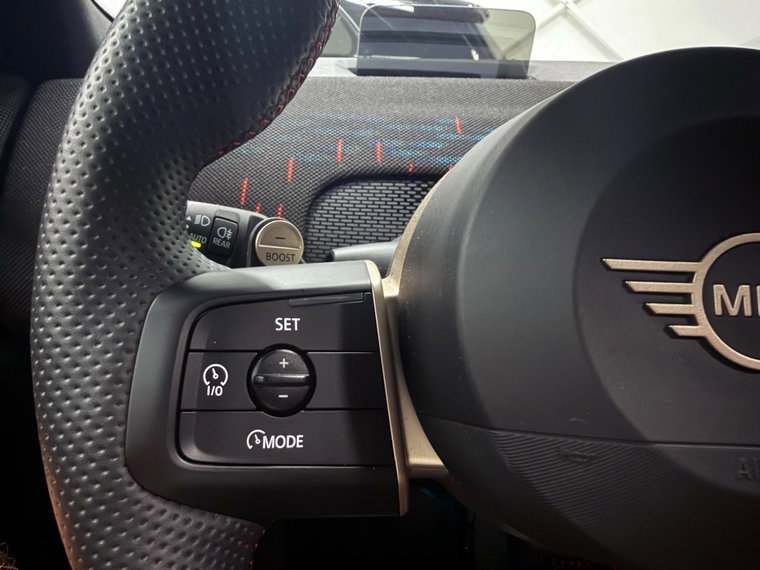 Vehicle Image 33