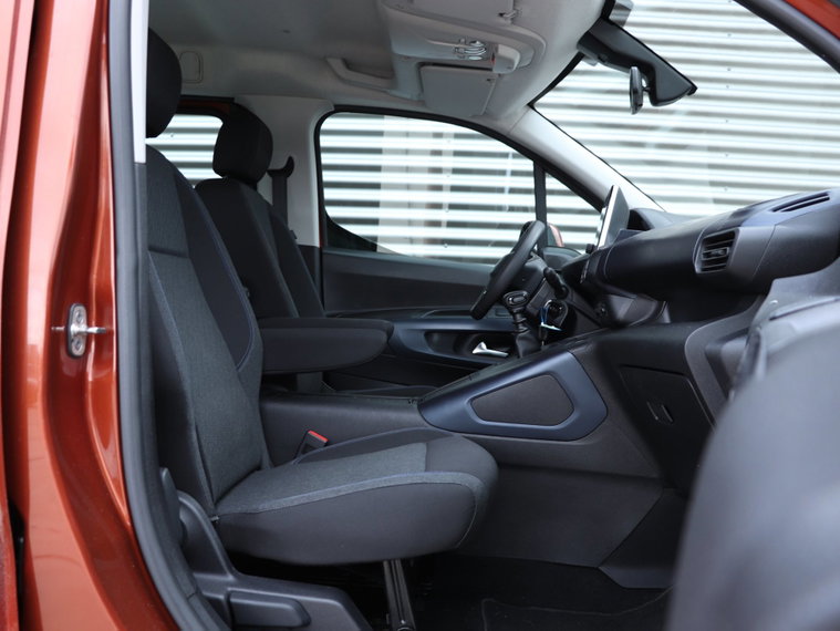 Vehicle Image 9