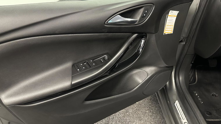 Vehicle Image 17