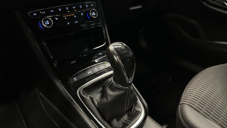 Vehicle Image 32