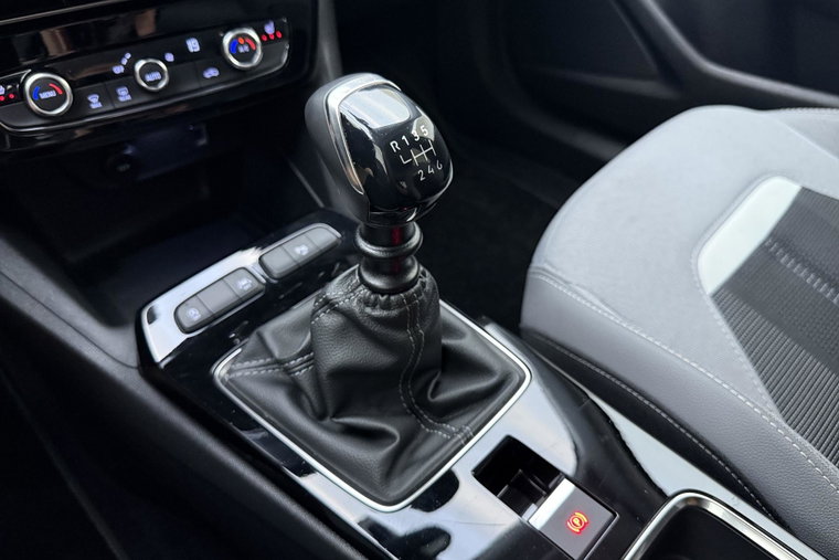 Vehicle Image 25