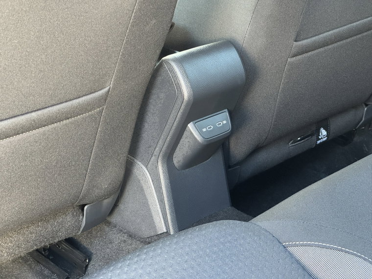 Vehicle Image 38