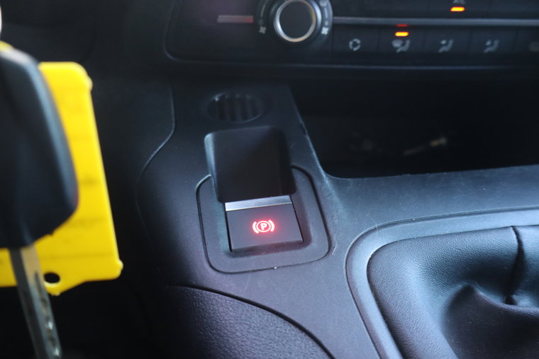 Vehicle Image 25