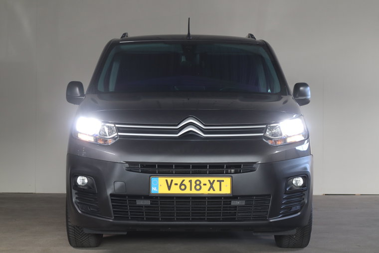 Vehicle Image 32