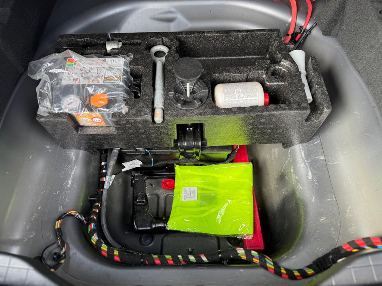 Vehicle Image 21