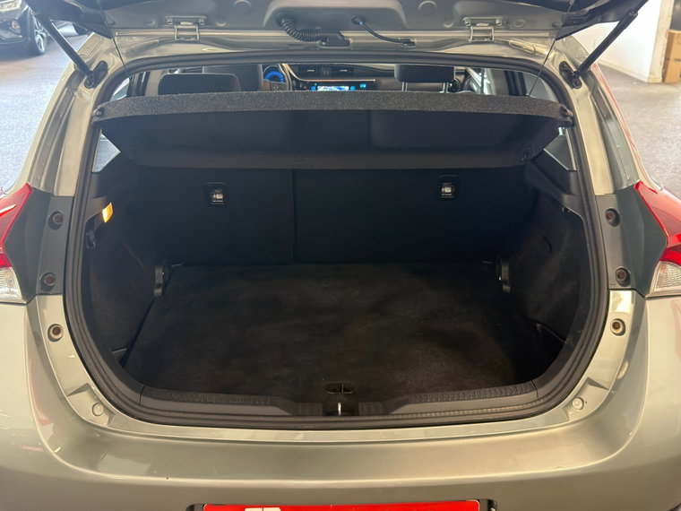Vehicle Image 12