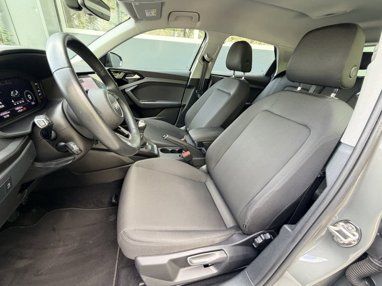 Vehicle Image 25