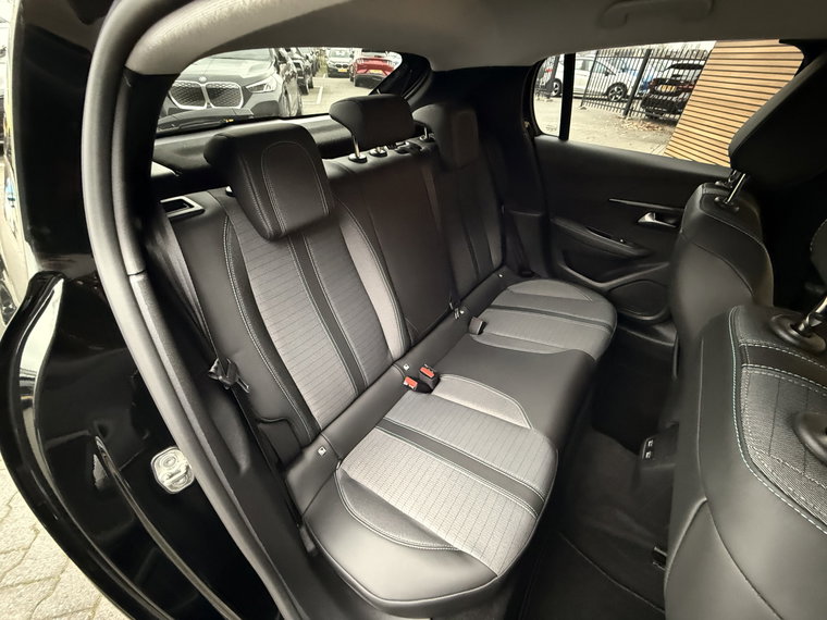 Vehicle Image 42