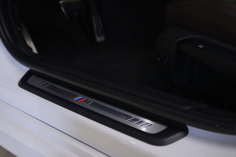 Vehicle Image 38