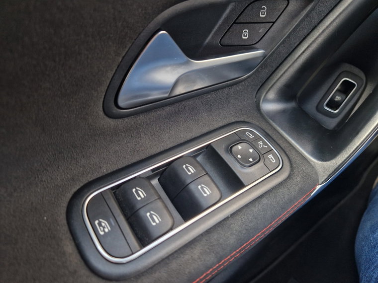 Vehicle Image 32