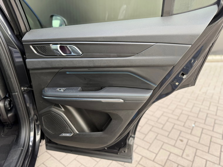 Vehicle Image 38