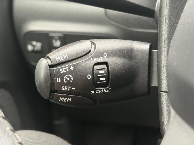 Vehicle Image 28