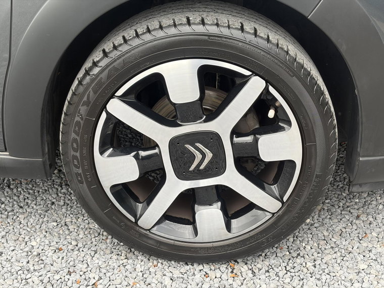 Vehicle Image 35