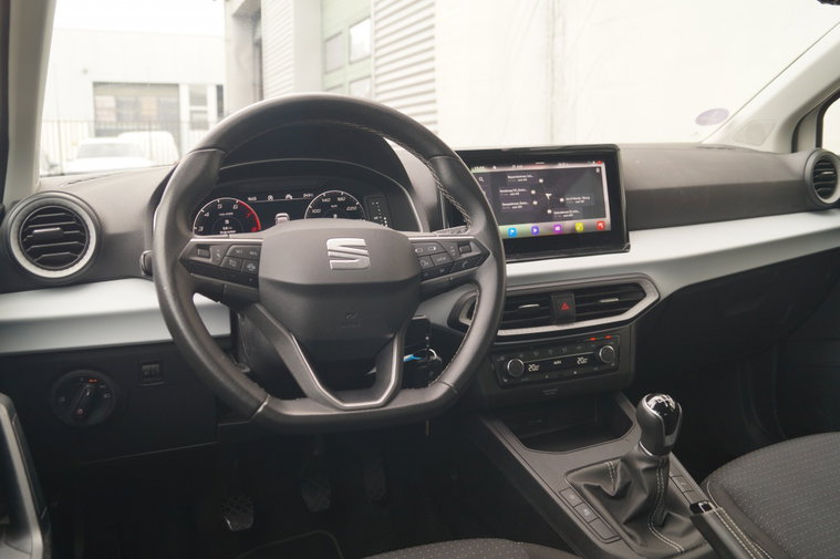 Vehicle Image 9