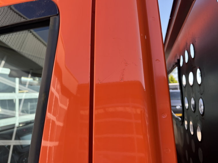 Vehicle Image 32