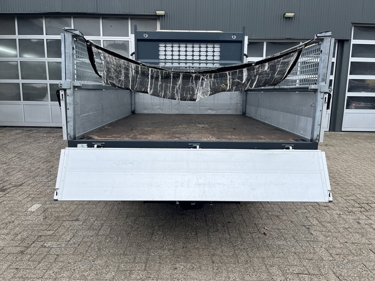 Vehicle Image 28