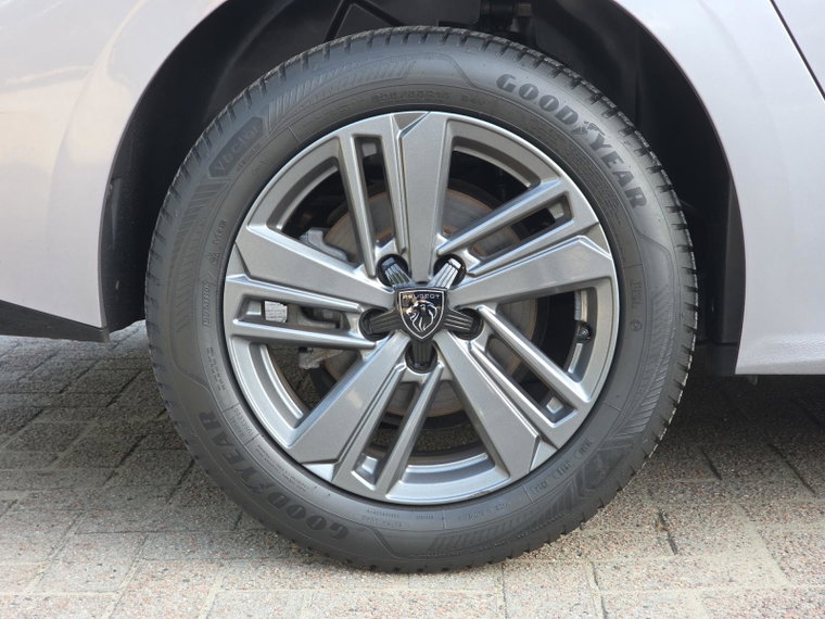 Vehicle Image 38