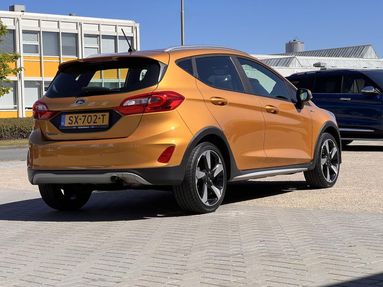Vehicle Image 9
