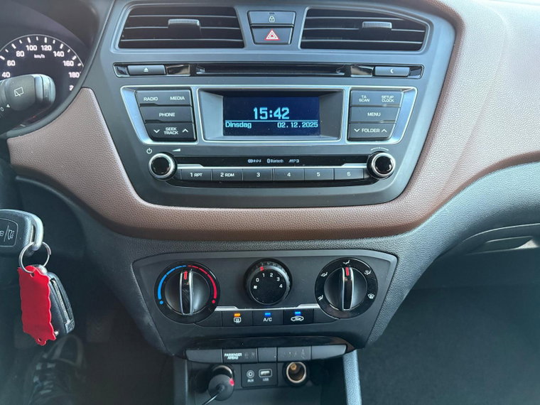 Vehicle Image 23