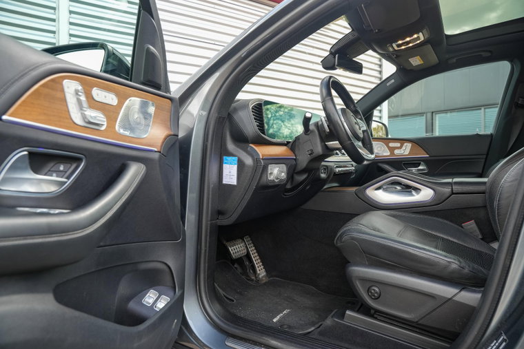 Vehicle Image 6