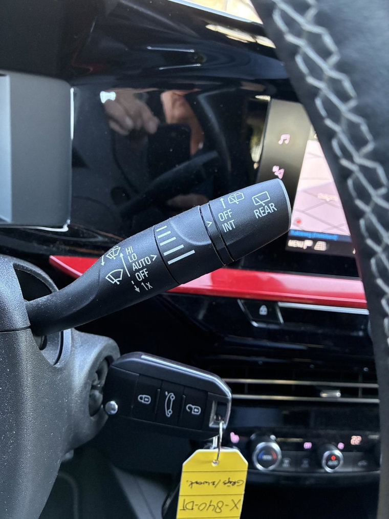 Vehicle Image 32