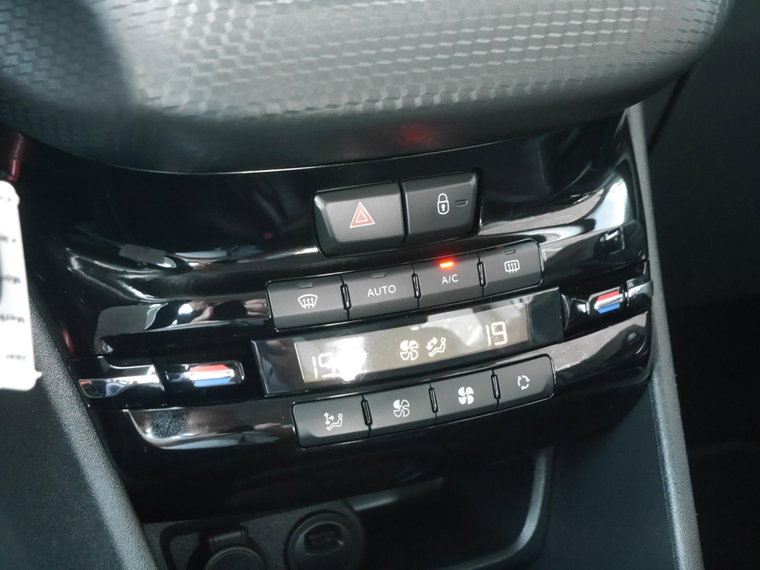 Vehicle Image 28