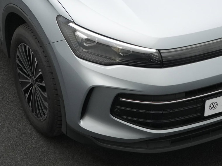 Vehicle Image 32