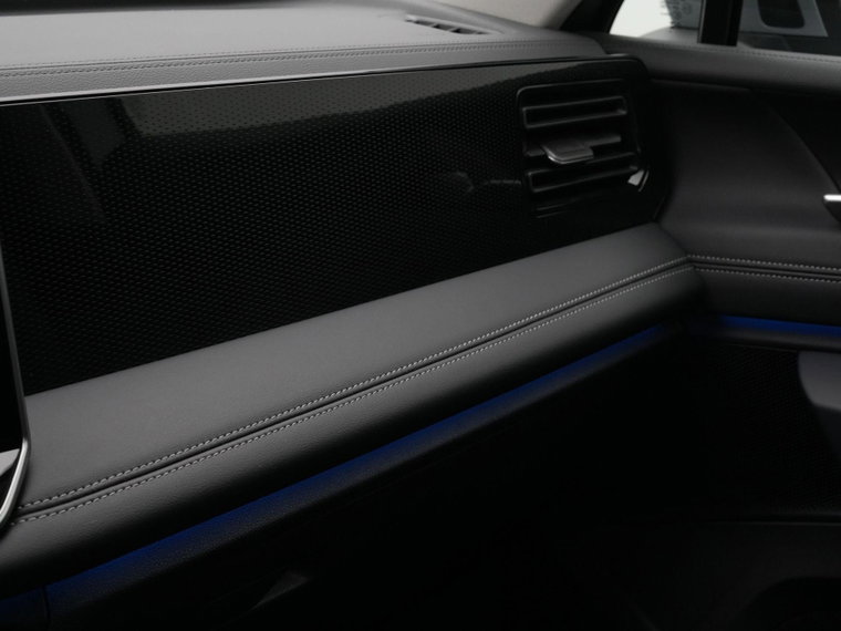 Vehicle Image 34