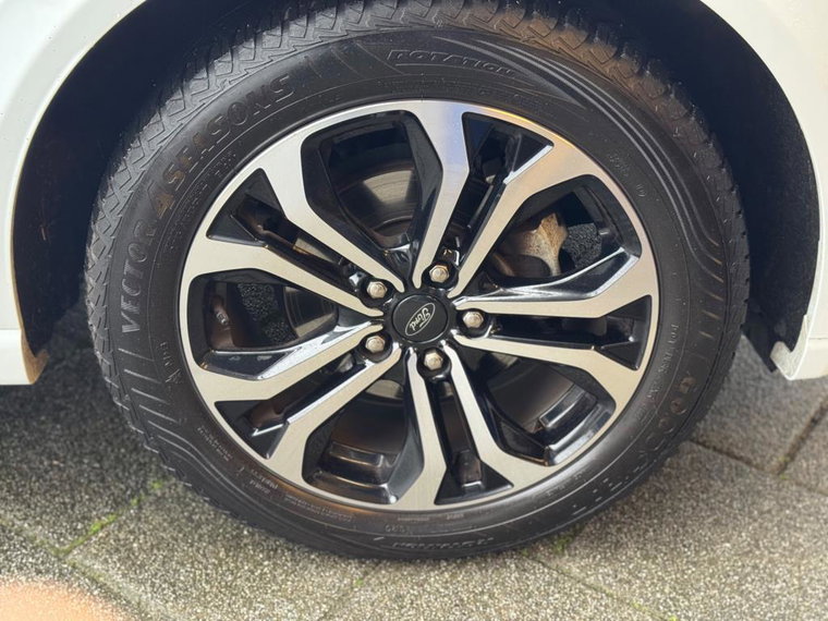 Vehicle Image 16
