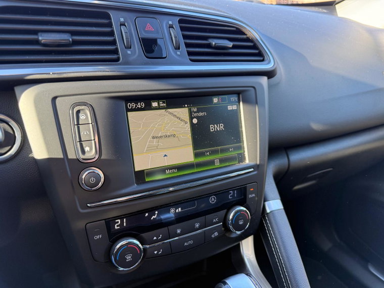Vehicle Image 25