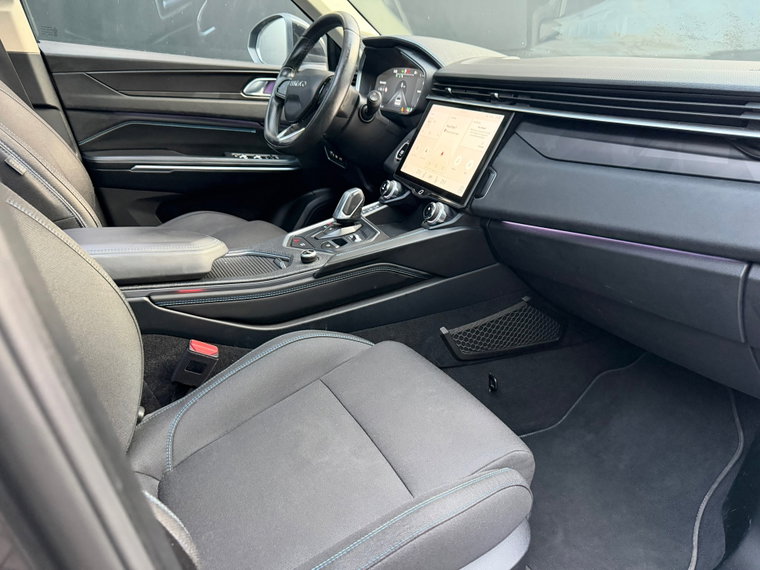 Vehicle Image 25
