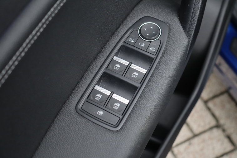 Vehicle Image 24