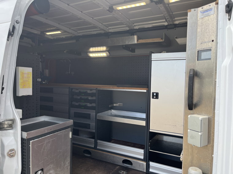 Vehicle Image 21