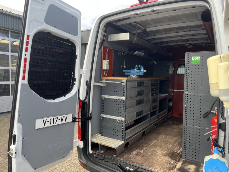 Vehicle Image 36