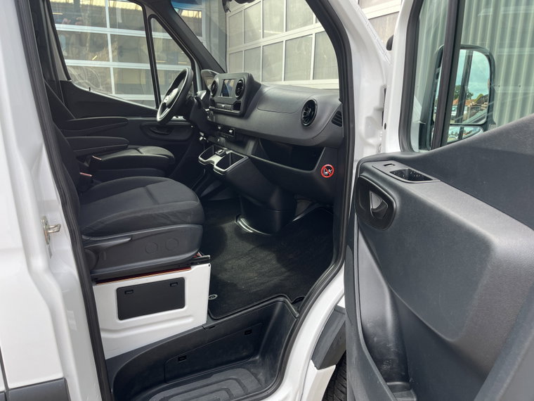 Vehicle Image 37