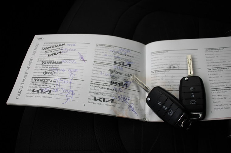 Vehicle Image 25