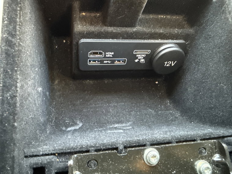 Vehicle Image 24